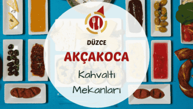 Akçakoca sahilinde deniz manzaralı bir masada serpme kahvaltı tabağı