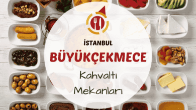 Büyükçekmece sahilinde deniz manzaralı bir masada serpme kahvaltı sofrasından görünüm