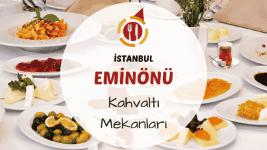 Eminönü'nde serpme kahvaltı tabağı ve arka planda Haliç manzarası