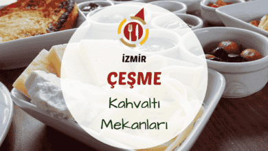 Çeşme kahvaltı mekanlarında serpme kahvaltı tabağı ve bahçe ortamı