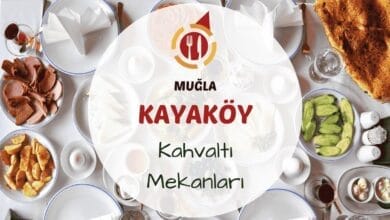 Kayaköy'de taş evler arasında hazırlanmış serpme kahvaltı sofrası görünümü