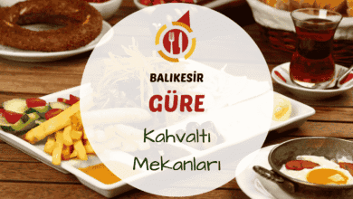 Güre'de yeşillik içinde hazırlanmış serpme kahvaltı sofrasından bir görünüm