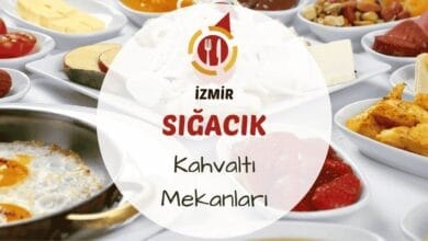 Sığacık kale içinde bahçe masasında servis edilen serpme kahvaltı tabağı