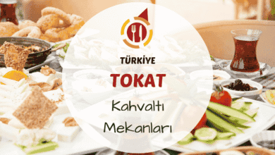 Tokat sokaklarında kurulan geleneksel serpme kahvaltı sofrası ve çay bardakları