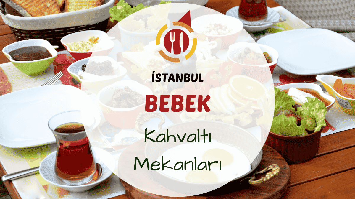 Bebek sahilinde Boğaz manzaralı bir kahvaltı masasının sabah görünümü