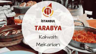 Tarabya sahilinde Boğaz manzaralı bir masada hazırlanmış serpme kahvaltı tabağı