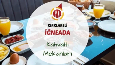 İğneada sahilinde deniz manzaralı bir masada hazırlanmış kahvaltı tabağı